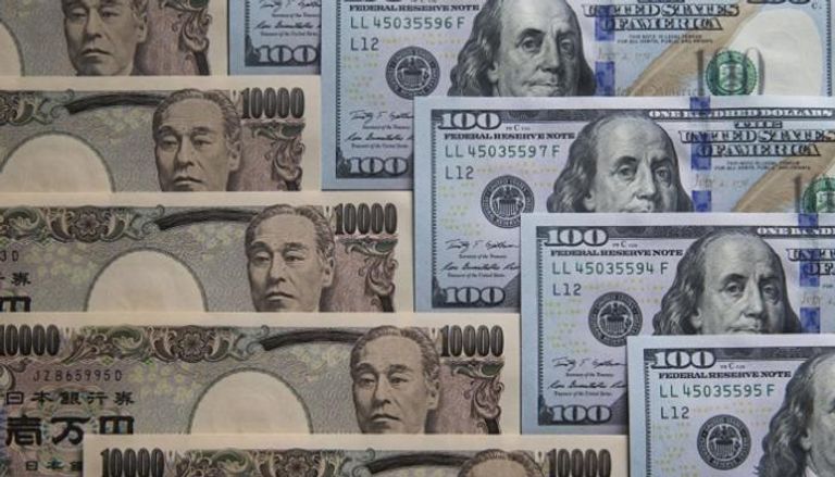 الين الياباني ينخفض أمام الدولار