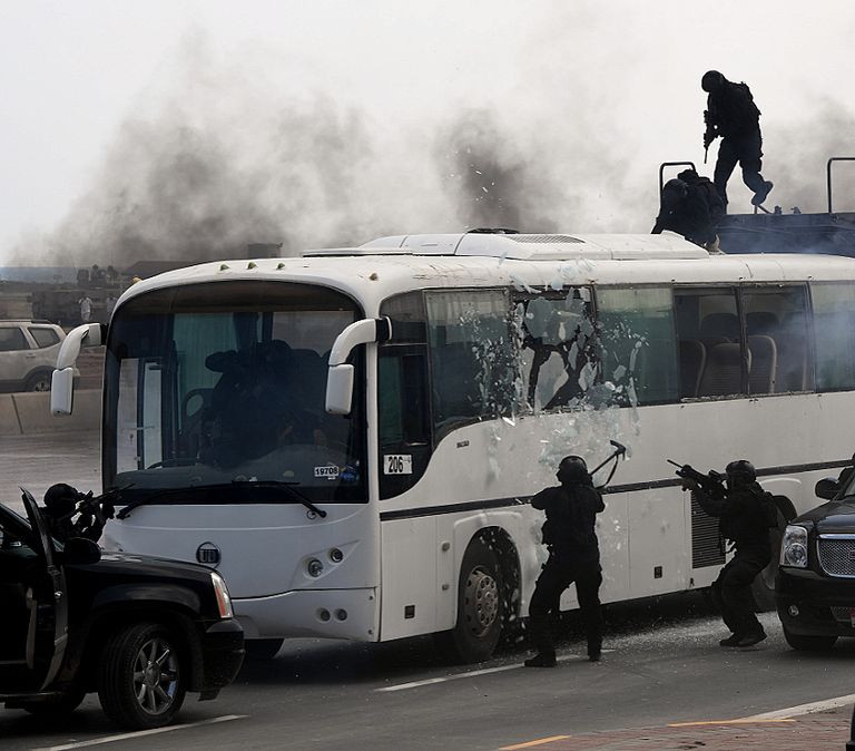 حمد بن محمد الشرقي يشهد العرض العسكري "حصن الاتحاد 4" في الفجيرة