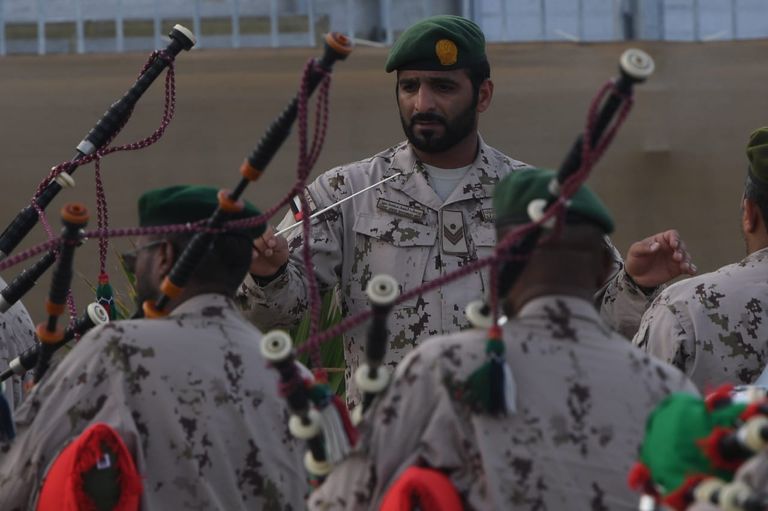 حمد بن محمد الشرقي يشهد العرض العسكري "حصن الاتحاد 4" في الفجيرة