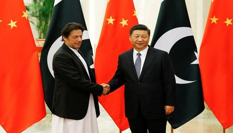 الرئيس الصيني شي جين بينغ ورئيس الوزراء الباكستاني عمران خان - رويترز