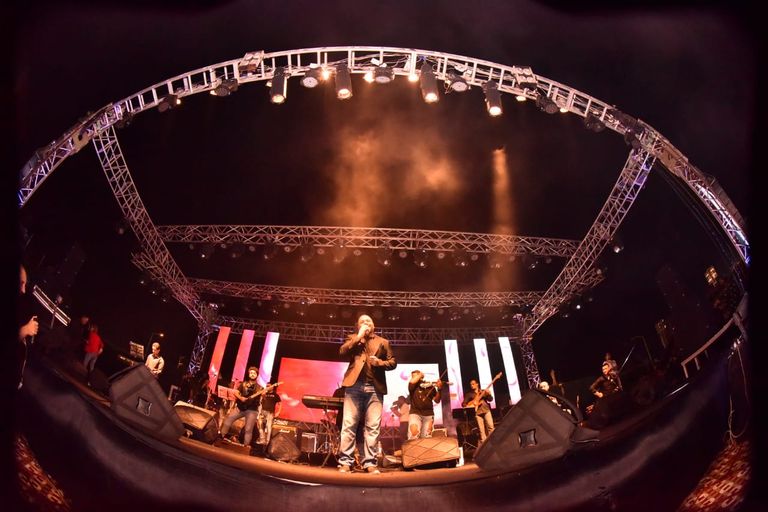 المطرب رامي عياش في حفل الإسكندرية