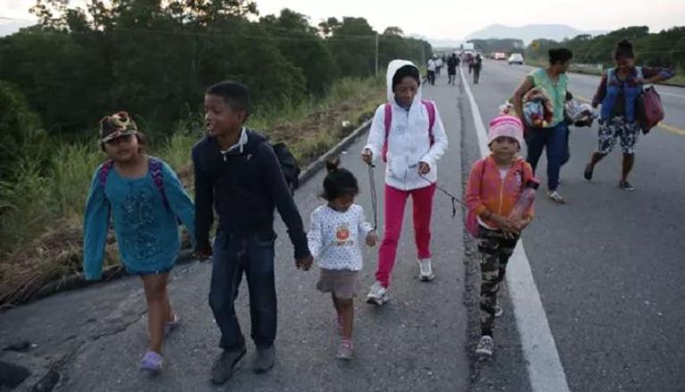 مهاجرون من هندوراس في طريقهم إلى المكسيك