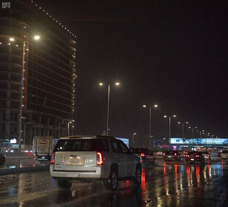طقس ممطر في جدة الأمطار تتساقط على محافظة جدة