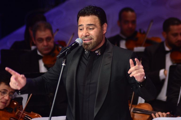 المطرب اللبناني عاصي الحلاني خلال الحفل