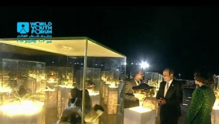 الرئيس المصري عبدالفتاح السيسي يفتتح النصب التذكاري للإنسانية