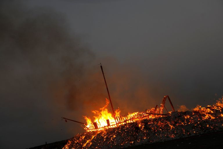 مهرجان لحرق القوارب الضخمة في جنوب تايوان