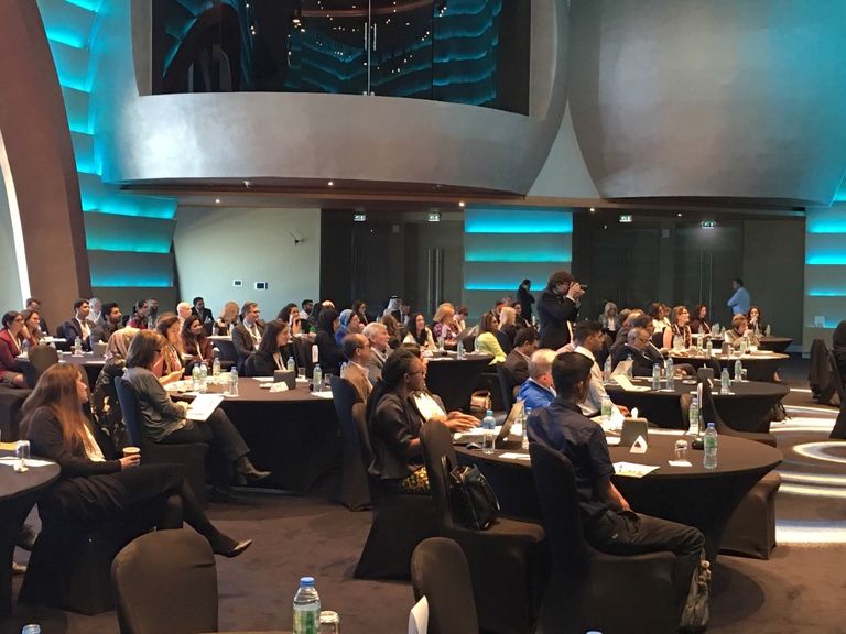 الدكتور عبدالله الكرم يلقي كلمته خلال المنتدى 