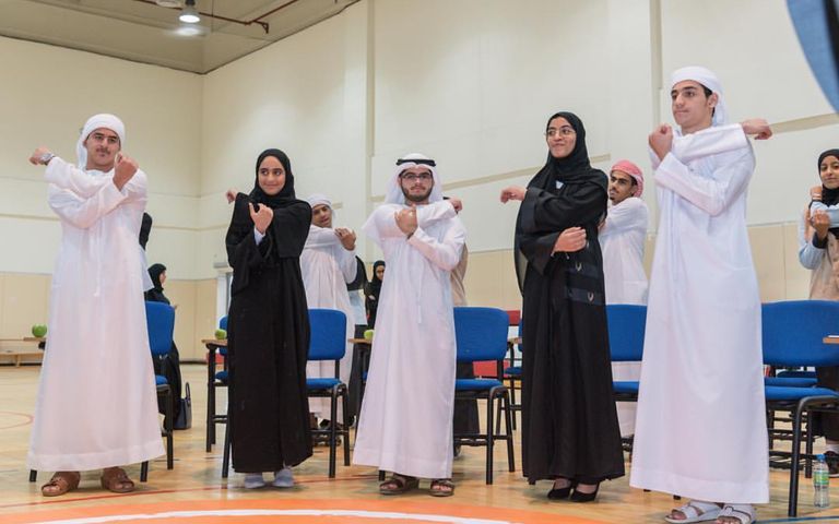 حلقة شبابية حول أنماط الحياة الصحية في مدرسة الراية