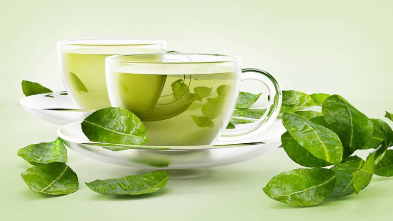 الشاي الأخضر  أعشاب ومشروبات تساعد على الاسترخاء