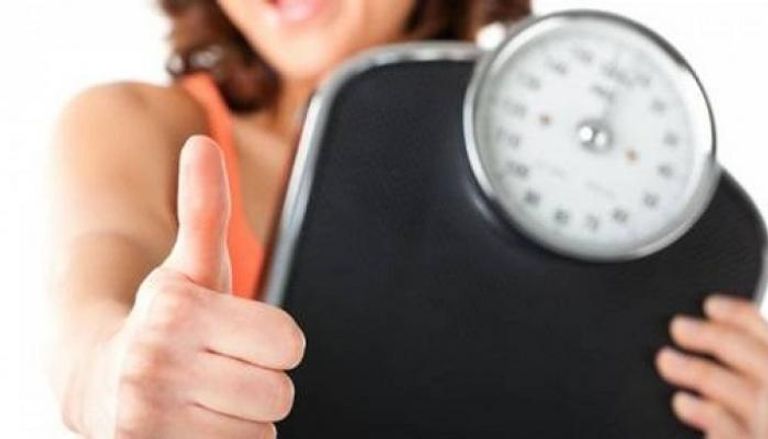قياس الوزن يومياً يساعد على إنقاصه