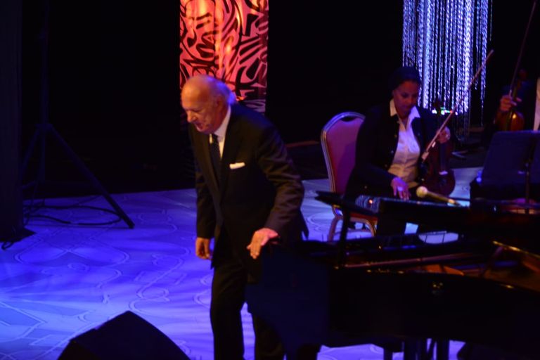 الموسيقار المصري عمر خيرت خلال الحفل