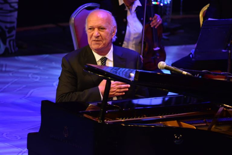 الموسيقار المصري عمر خيرت خلال الحفل