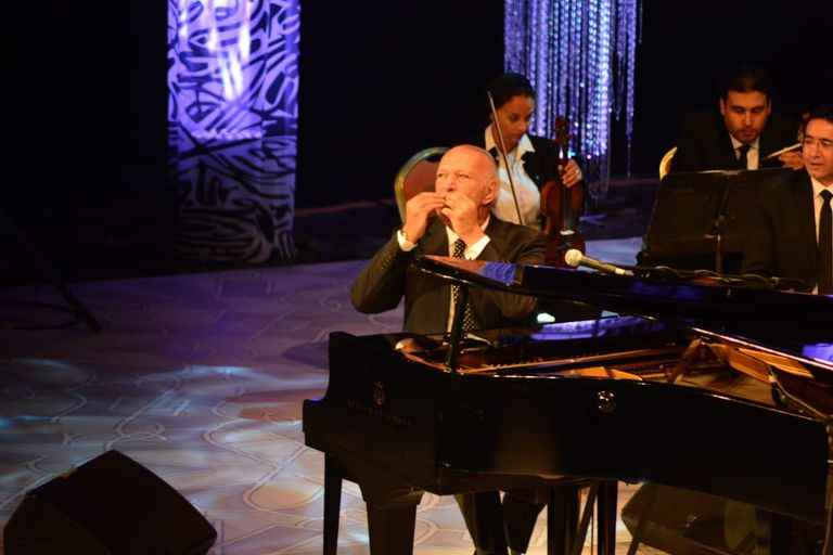 الموسيقار المصري عمر خيرت خلال الحفل