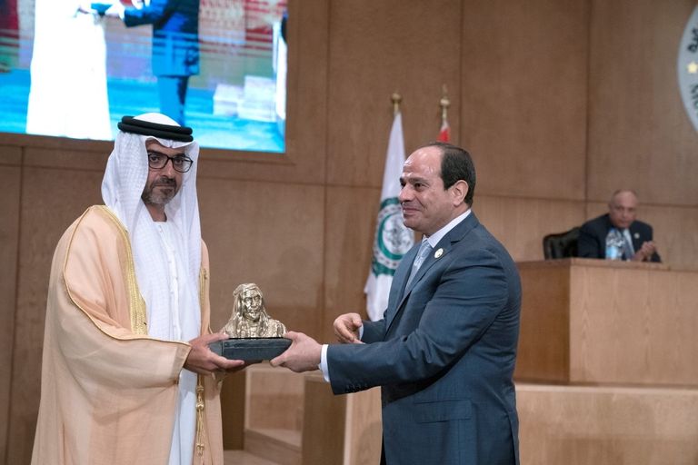 الرئيس المصري خلال استقبال الشيخ حامد بن زايد آل نهيان