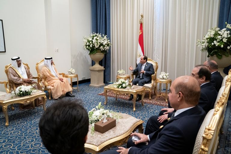 الرئيس المصري خلال استقبال الشيخ حامد بن زايد آل نهيان