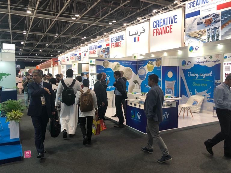 الشيخ أحمد بن محمد بن راشد آل مكتوم خلال افتتاح معرض "جلفود"