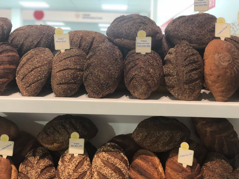 الشيخ أحمد بن محمد بن راشد آل مكتوم خلال افتتاح معرض "جلفود"