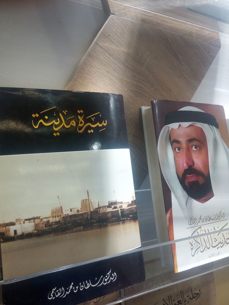 كتاب سيرة مدينة جناح هيئة الشارقة للكتاب في معرض سيلا 2018