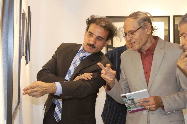 معرض للفنان محمود بقشيش يجذب عشاق فن التصوير 