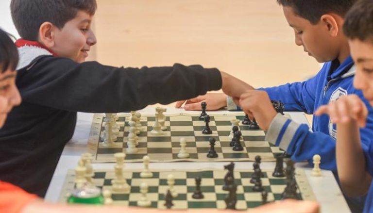عالم الشطرنج لتعزيز القدرات الذهنية للأطفال