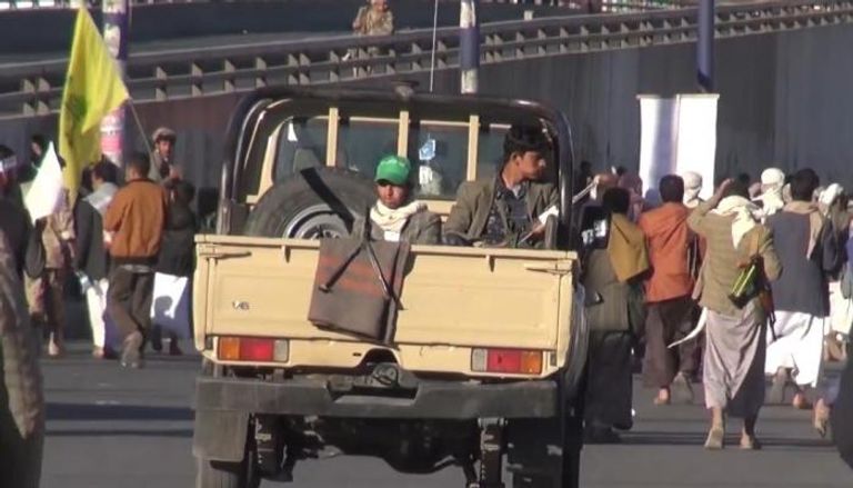عناصر مليشيا الحوثي أثناء حملات المداهمة والاختطاف - صور متداولة