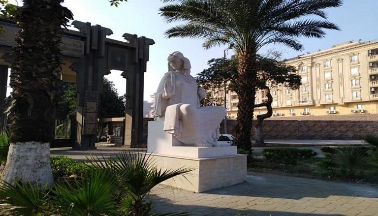 تمثال الفلاحة للمثّال الراحل فتحي محمود