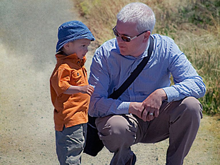 عمر الأب يؤثر على صحة ابنه