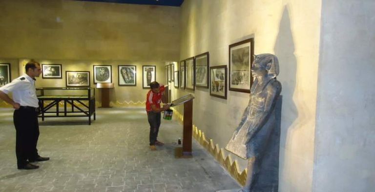 وزير الآثار المصري يتفقد متحف شرم الشيخ