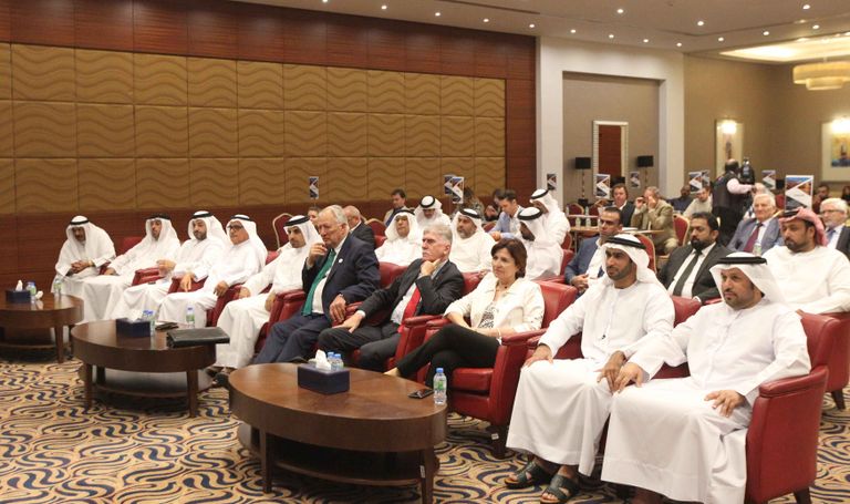 جانب من الاجتماع بين غرفة الشارقة ونظيرتها المجرية