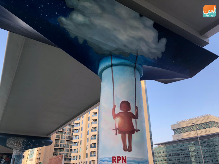 رسوم تلوّن أعمدة سكة قطار في دبي