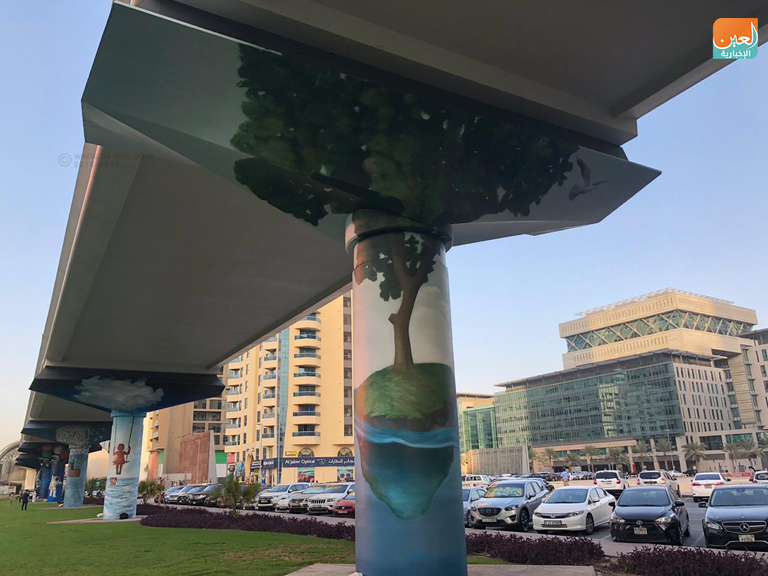 رسوم تلوّن أعمدة سكة قطار في دبي