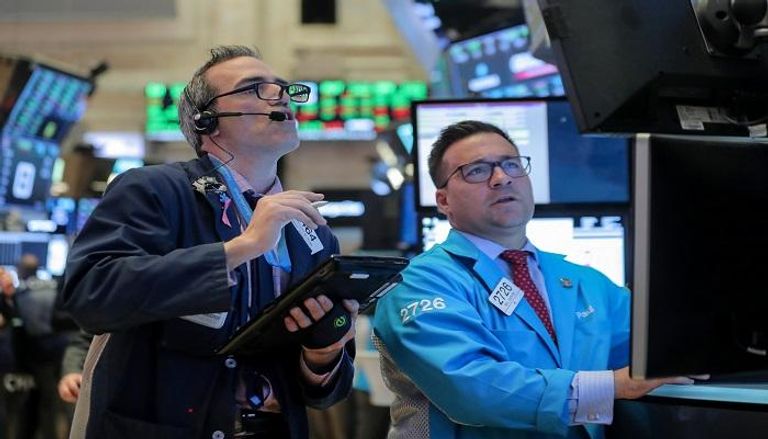 انخفاض الأسهم الأمريكية في بداية التعاملات - رويترز