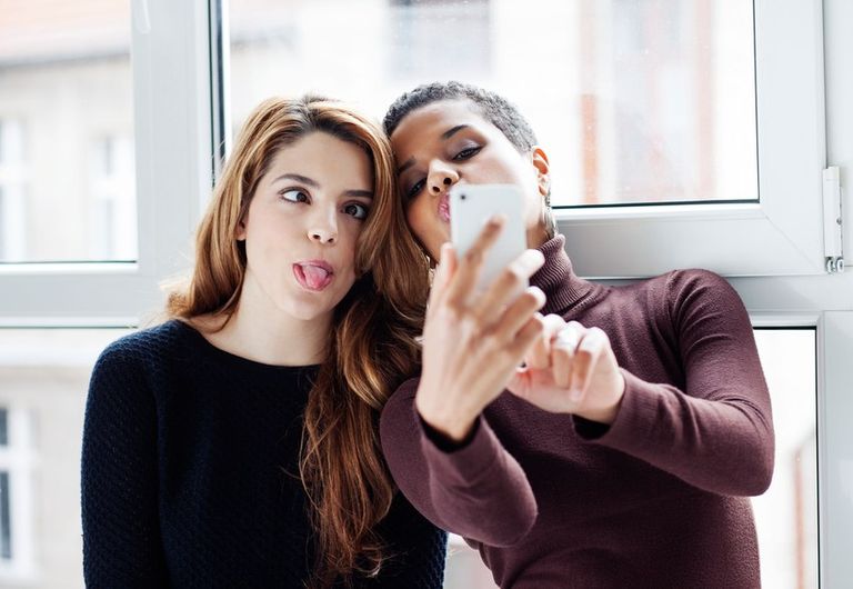 تأثير صور السيلفي أسوأ من التنمر على الأطفال