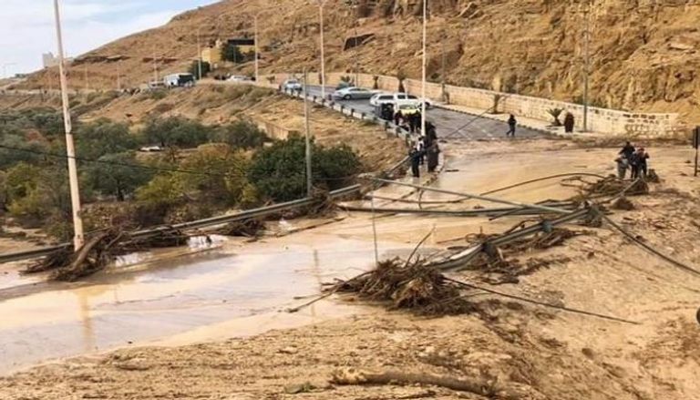 السيول تجتاح محافظة معان جنوبي الأردن