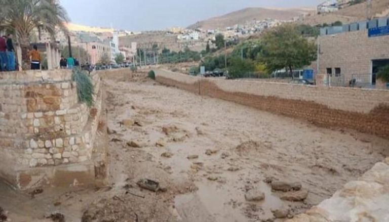 تعليق دوام المدارس الخاصة بالأردن السبت بسبب السيول