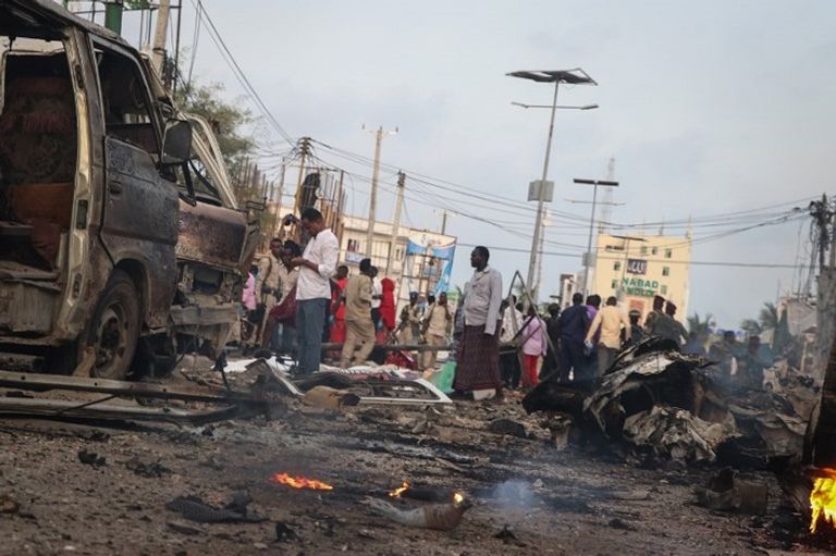 موقع الانفجار بالعاصمة الصومالية - أ. ف. ب موقع الانفجار بالعاصمة الصومالية - أ. ف. ب