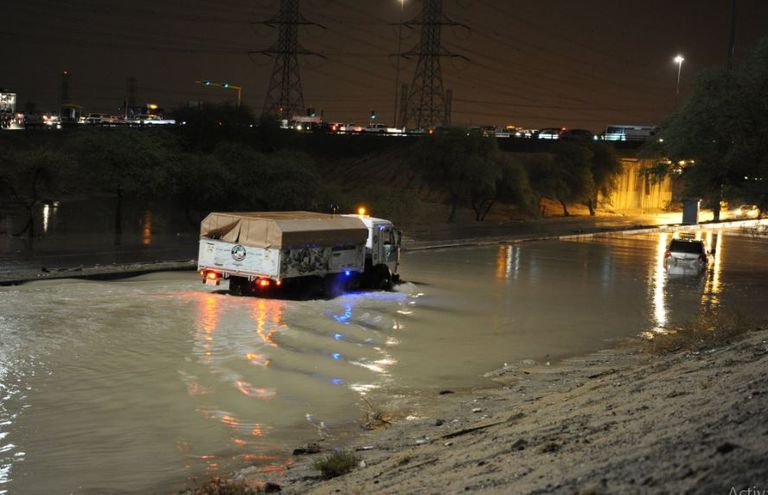 جانب من آثار السيول التي شهدتها الكويت