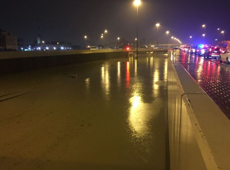 جانب من آثار السيول التي شهدتها الكويت