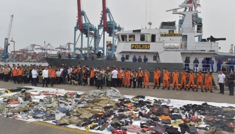 إندونيسيا تعلن وقف البحث عن ضحايا طائرة 