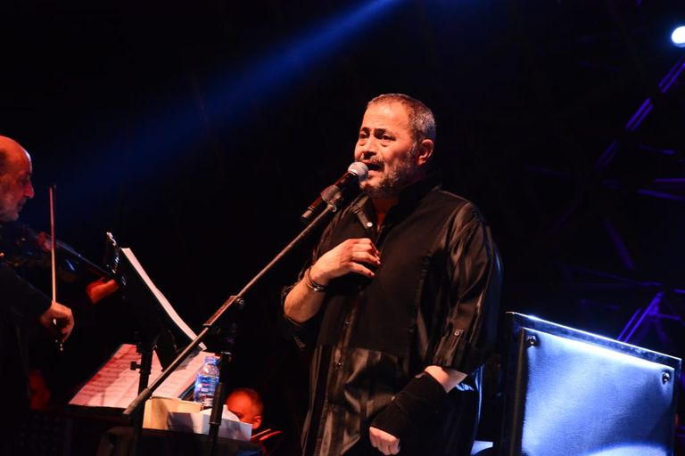 جورج وسوف أثناء الحفل