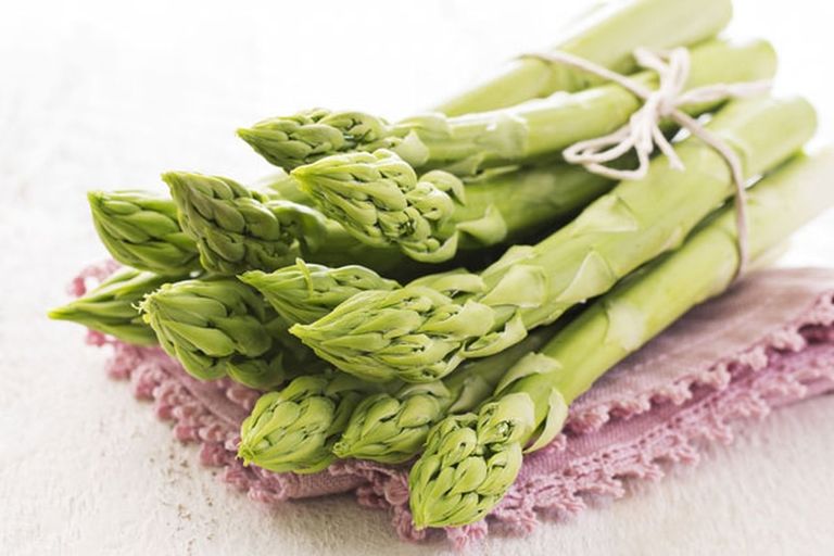 الهليون أغذية غنية بحمض الفوليك