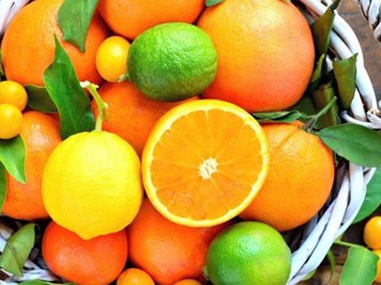 الفواكه الحمضية أغذية غنية بحمض الفوليك