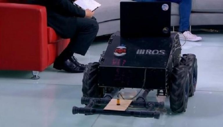 فريق مصري يبتكر روبوتا كاشفا للألغام