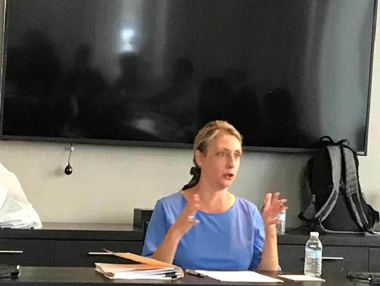 الدكتورة كاثرين ديبالو كيف وقفت نتائج التجديد النصفي بالكونجرس حائلا أمام عزل ترامب؟