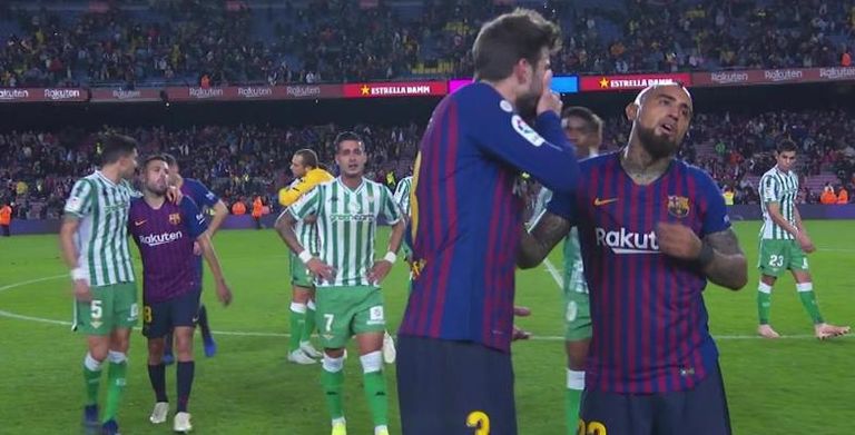 جيرارد بيكيه وأرتورو فيدال