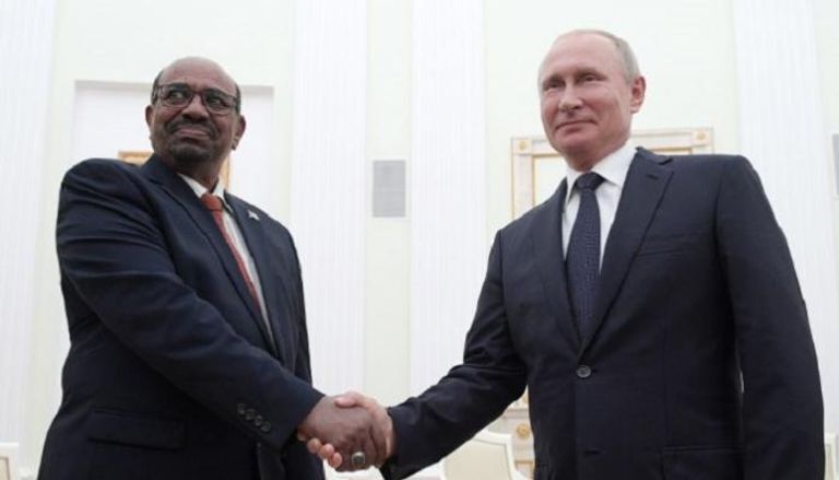 لقاء سابق بين الرئيسين الروسي والسوداني - أ. ف. ب