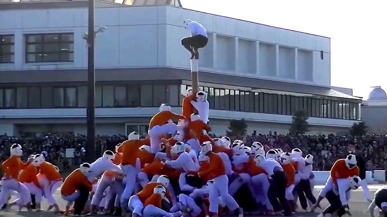 طلاب أكاديمية عسكرية يابانية يشاركون في منافسات لعبة "بوتاوشي"-أرشيفية