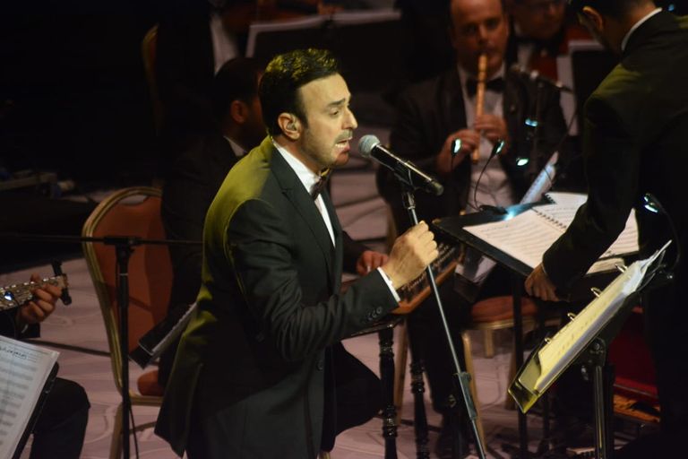 المطرب التونسي صابر الرباعي خلال الحفل