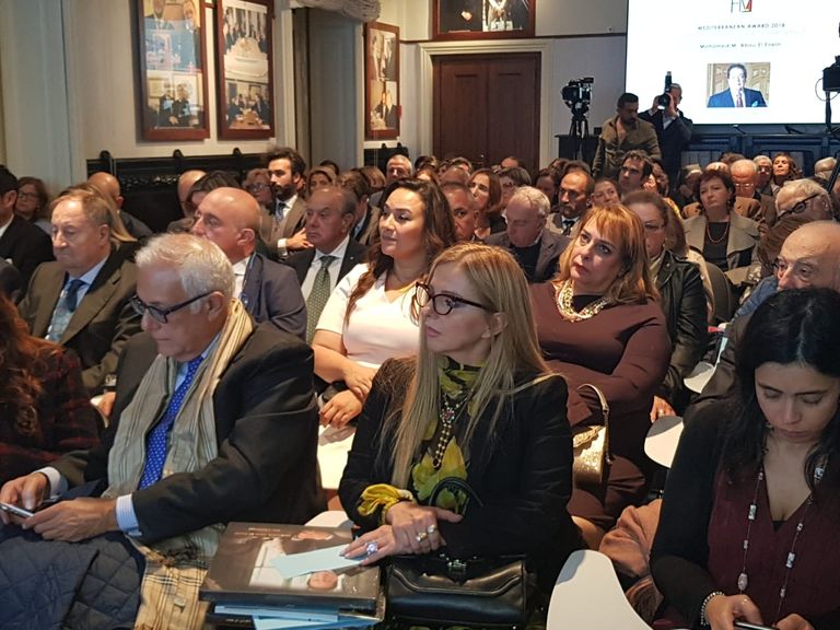 رجل الأعمال المصري محمد أبوالعينين بعد استلام الجائزة