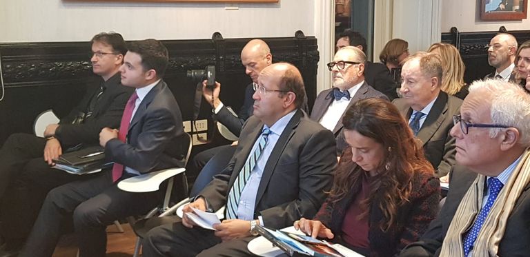 رجل الأعمال المصري محمد أبوالعينين بعد استلام الجائزة